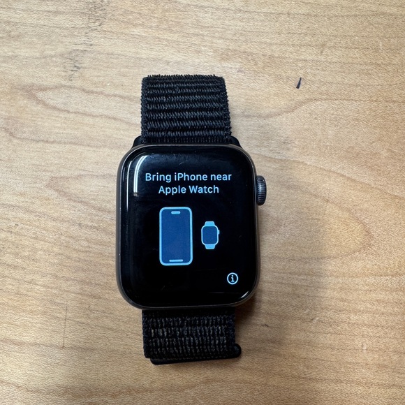 Apple Watch 4 - Picture 2 of 4